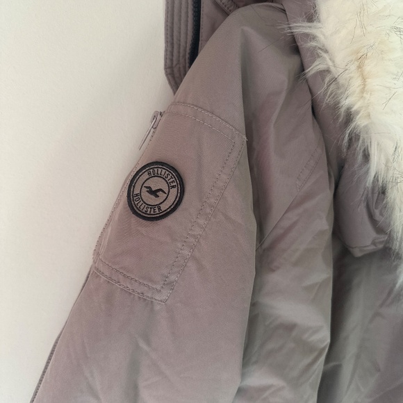 HOLLISTER ALL-WEATHER FAUX FUR-LINED BOMBER JACKET - Picture 8 of 8